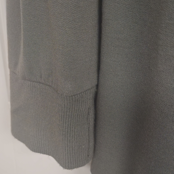 BNWOT! Women's Size Medium. Long-Sleeved Olive Green Lightweight Sweatshirt!✨️ - Picture 6 of 11